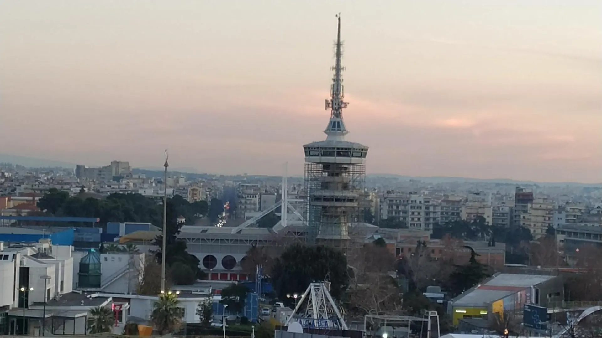 Atelier Poly - Two Bedroom Apartment For 5 Persons -50M To Metro Sintrivani Station- 6Th Floor Plain View - Center - Thessaloniki Greece