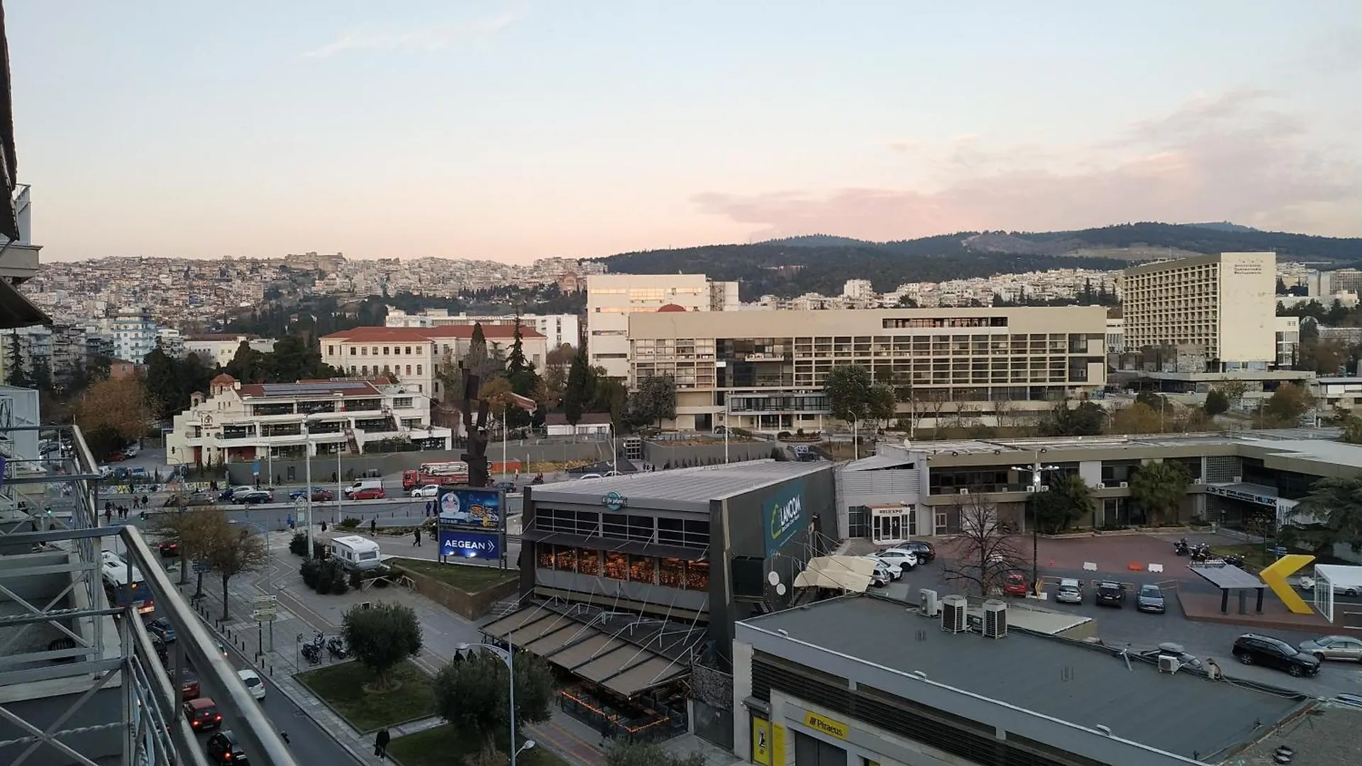 Atelier Poly - Two Bedroom Apartment For 5 Persons -50M To Metro Sintrivani Station- 6Th Floor Plain View - Center - Thessaloniki