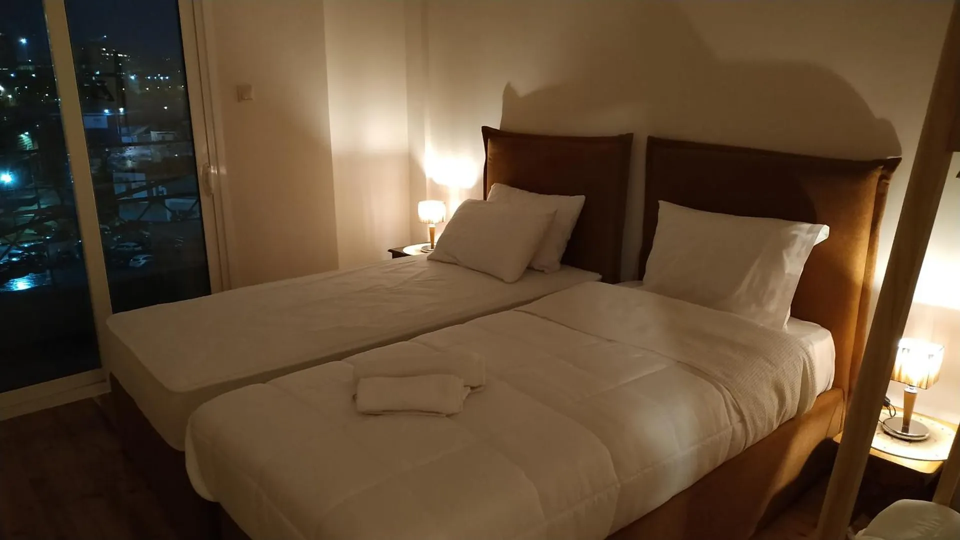 Atelier Poly - Two Bedroom Apartment For 5 Persons -50M To Metro Sintrivani Station- 6Th Floor Plain View - Center - Thessaloniki