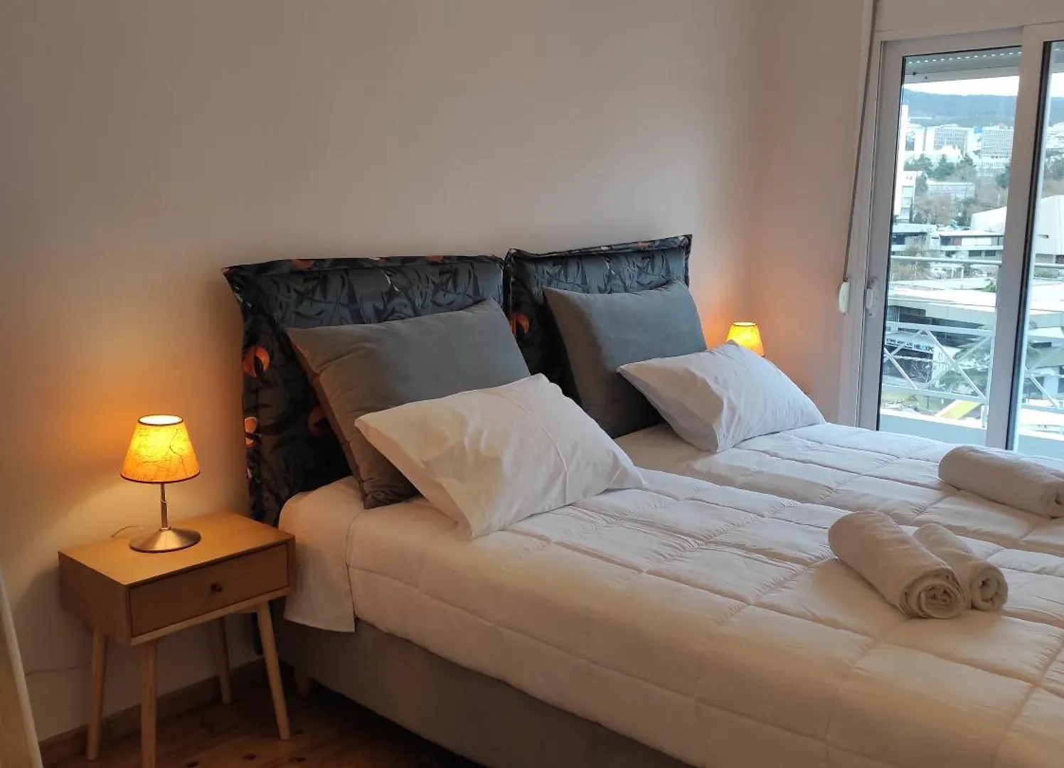 Atelier Poly - Two Bedroom Apartment For 5 Persons -50M To Metro Sintrivani Station- 6Th Floor Plain View - Center - Thessaloniki