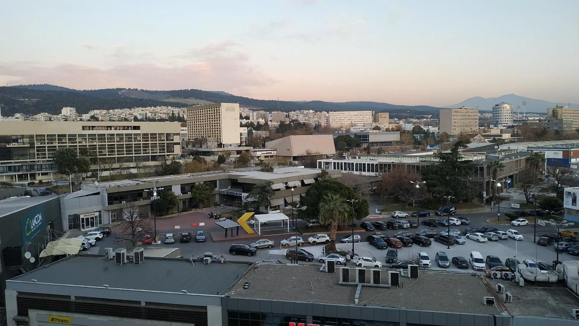 Atelier Poly - Two Bedroom Apartment For 5 Persons -50M To Metro Sintrivani Station- 6Th Floor Plain View - Center - Thessaloniki